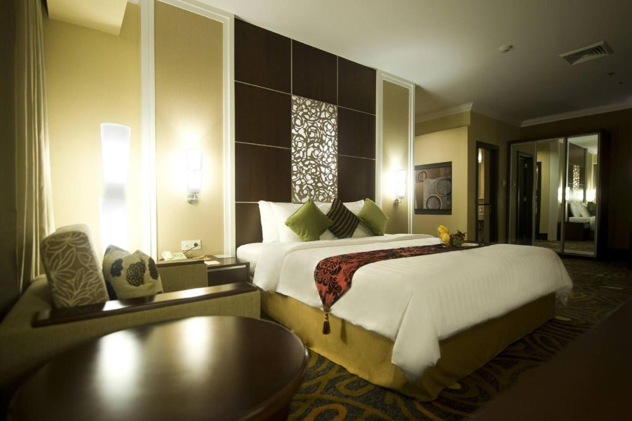 מדאן Emerald Garden International Hotel מראה חיצוני תמונה
