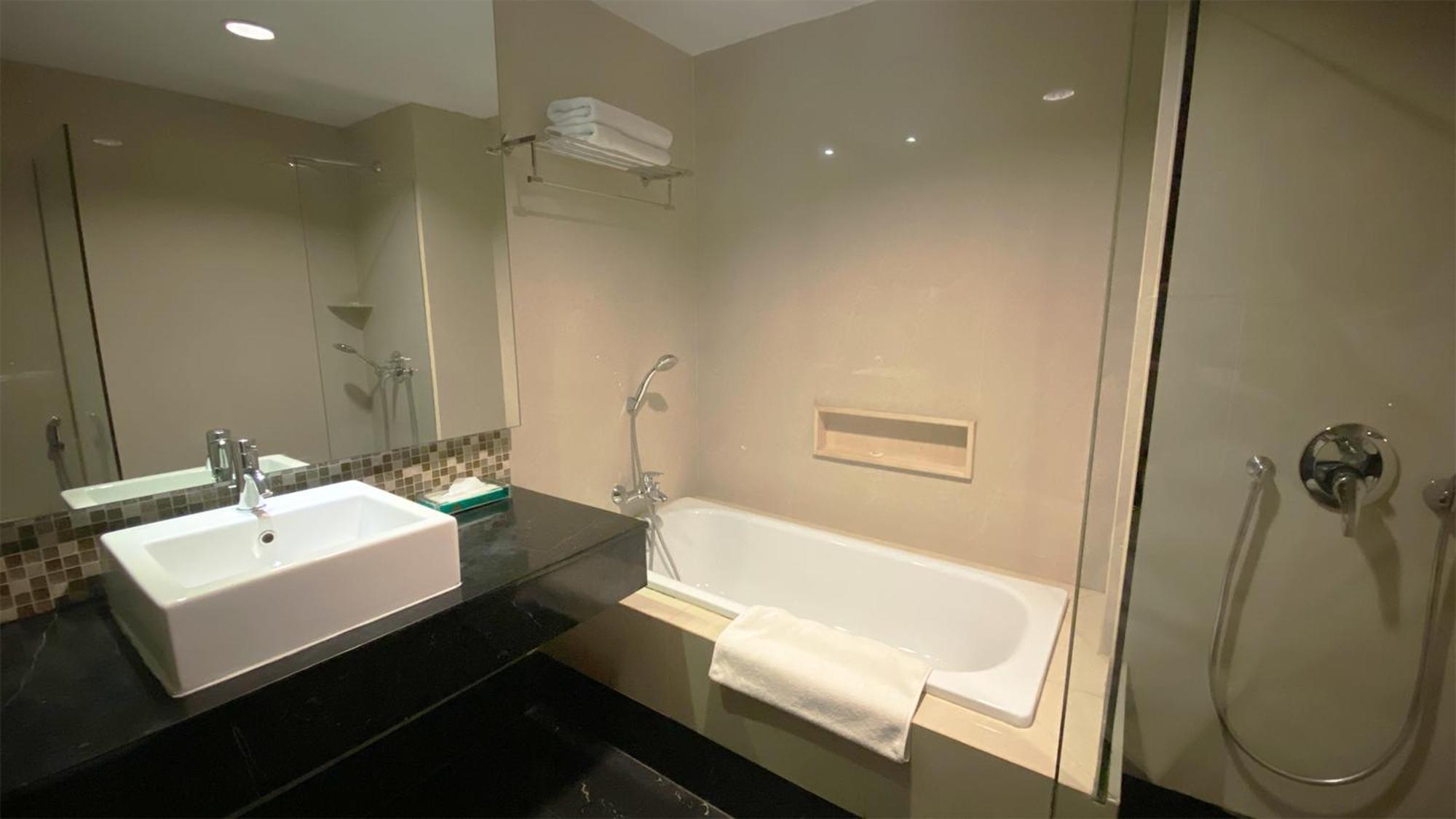 מדאן Emerald Garden International Hotel מראה חיצוני תמונה
